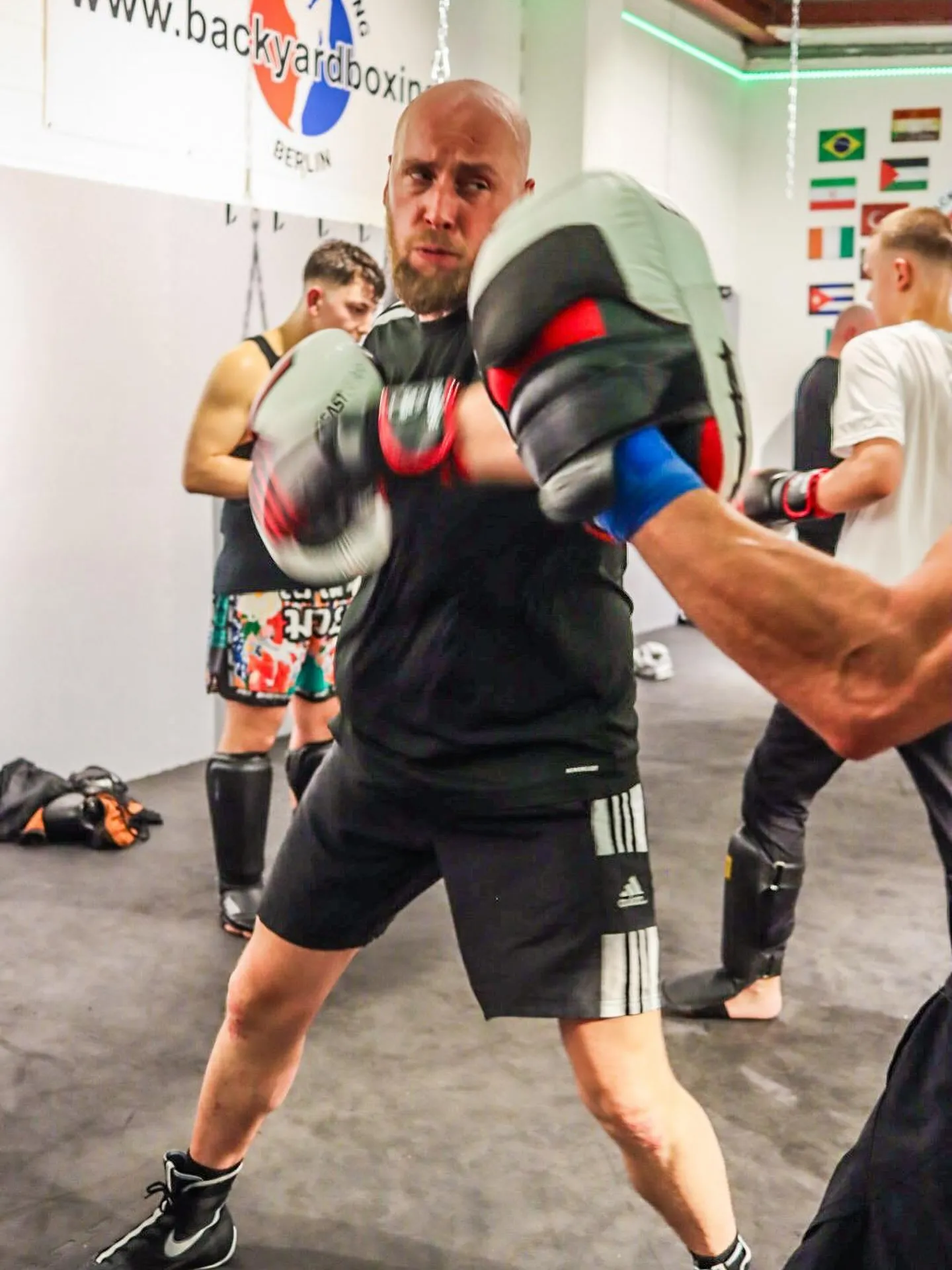 Boxen mit Pratzen – Hakenarbeit